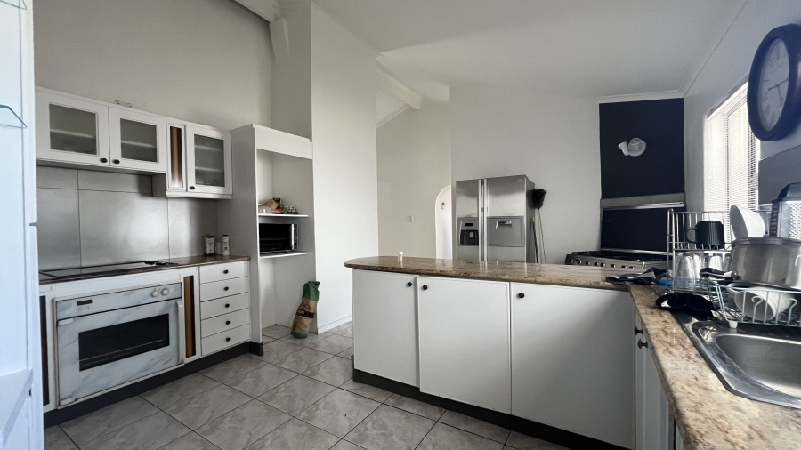 To Let 5 Bedroom Property for Rent in Table View Western Cape